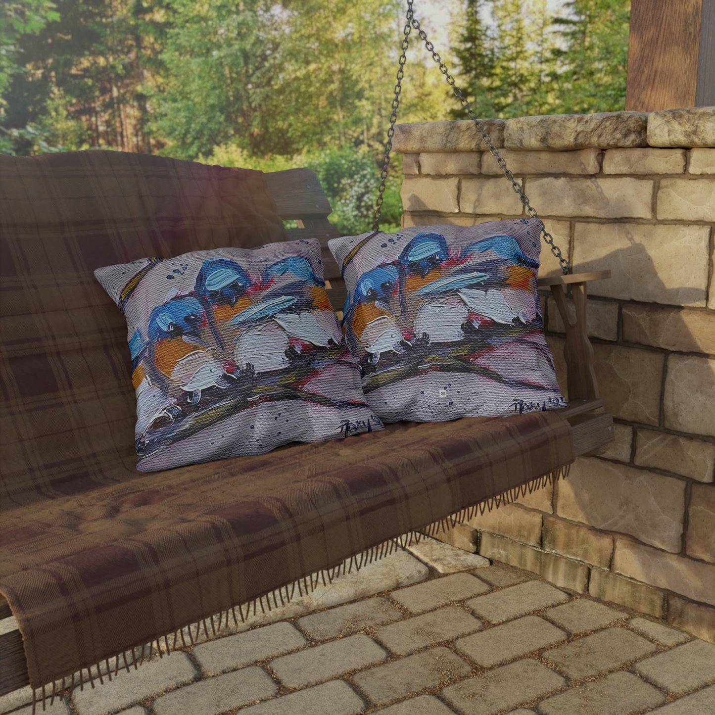 Almohadas para exteriores con pájaros azules abrazados