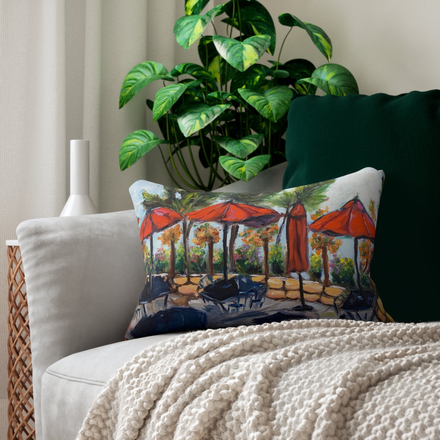 Coussin lombaire Temecula avec peinture « Lorenzi Estate Wines Members Only Terrace » et « Temecula ».