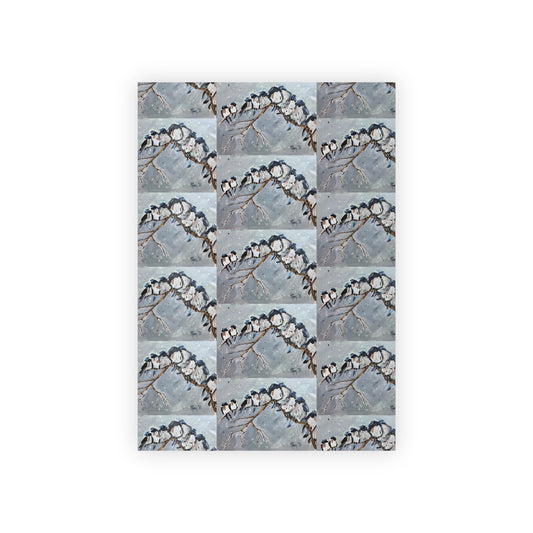 Abrazo grupal: reyezuelos de hadas posados ​​en papel de regalo de rama nevada, 1 pieza