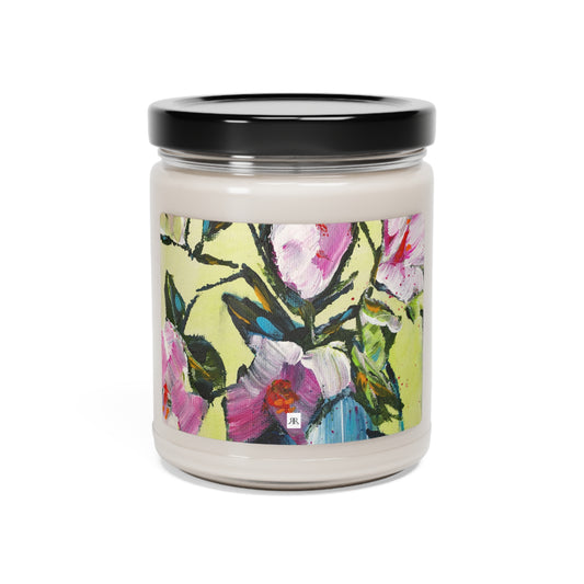 Gardenias rosadas en un jarrón azul (elija entre 5 aromas, 50 horas de combustión) Vela perfumada de soja, 9 oz