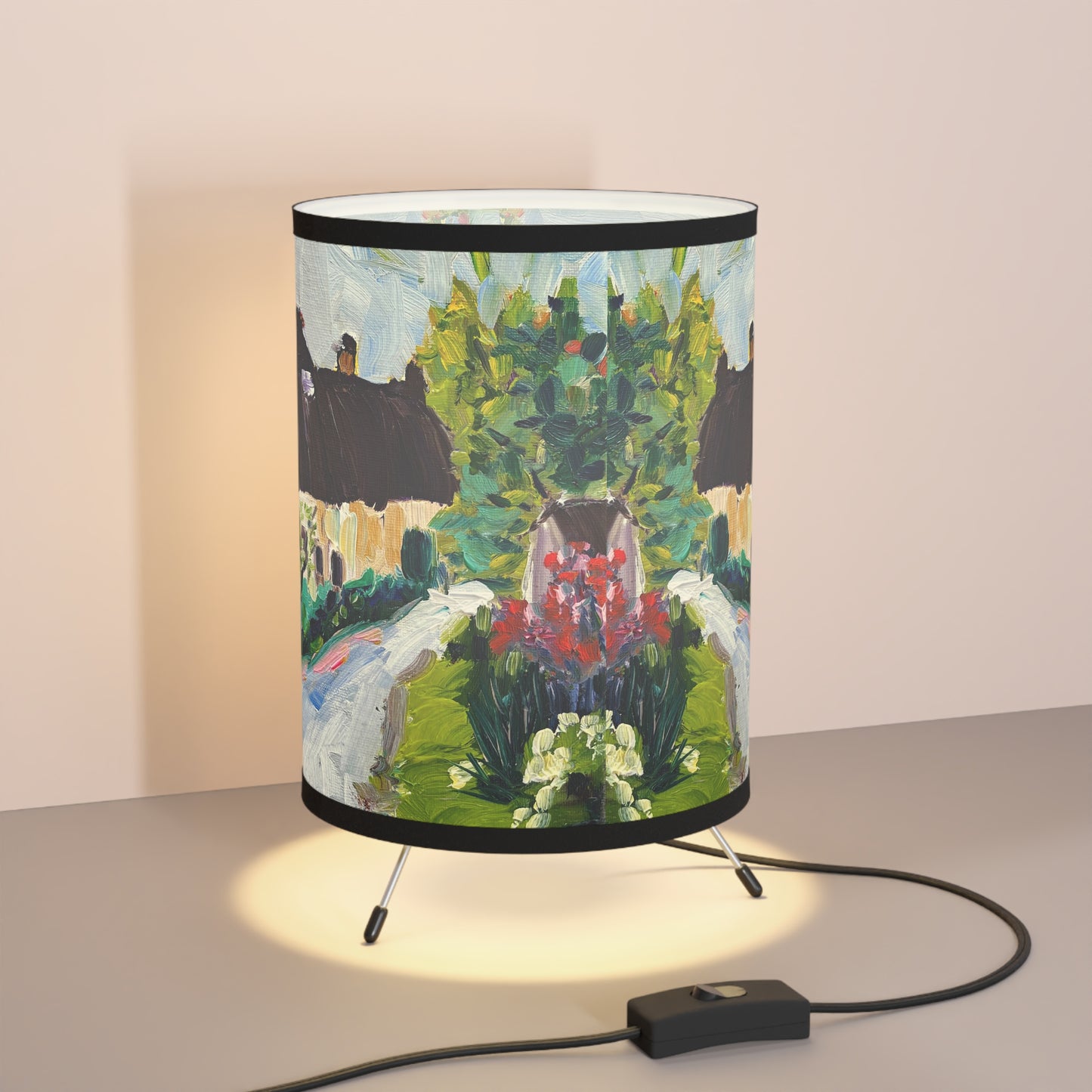 Charming Hideaway Cotswolds Tripod Lamp
