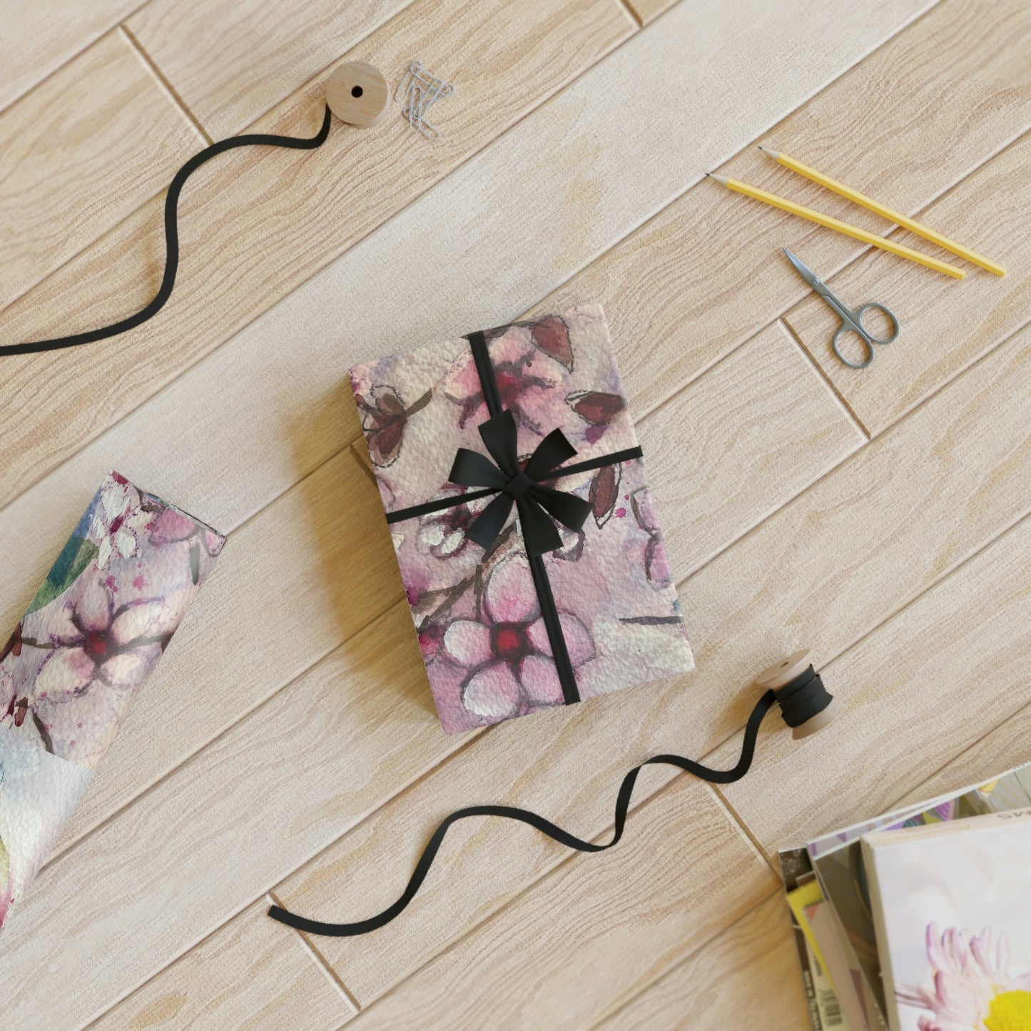 Papier d'emballage cadeau Colibri dans des fleurs de cerisier 1 pièce