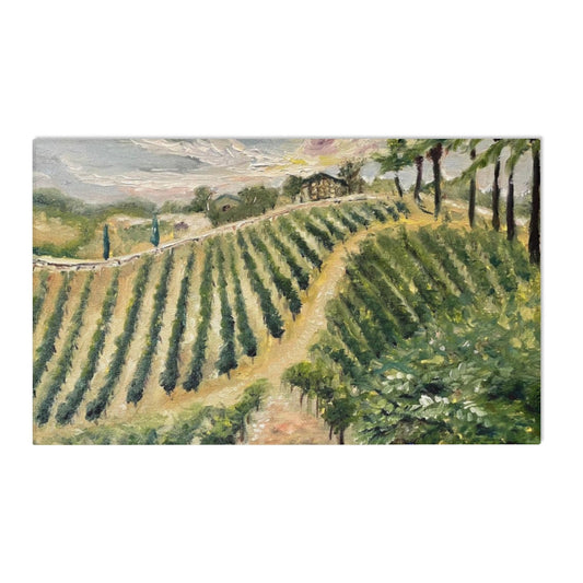 Vista de Brenda en la alfombra del área de vinos de Lorenzi Estate