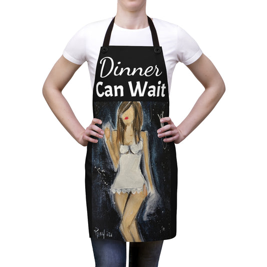 La cena puede esperar con un delantal de cocina negro Dama sexy en camisón
